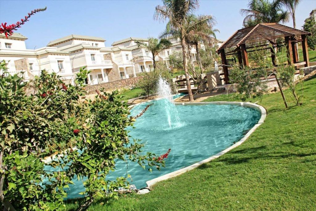 Swimming-Pool-in-Regents-Park-New-Cairo